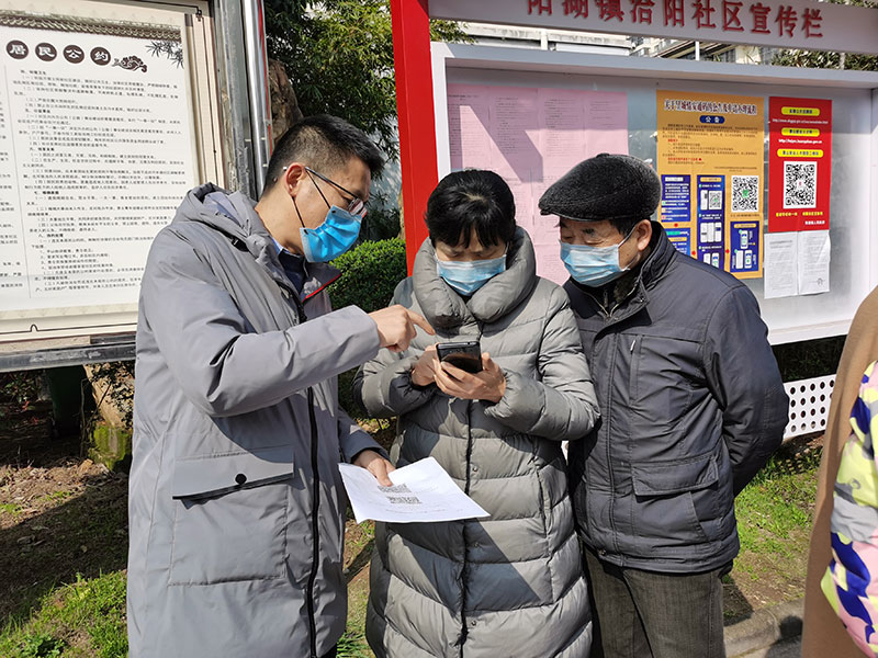 屯溪城建投公司黨支部開展“踐行雷鋒精神，我們共同戰(zhàn)‘疫’”主題黨日活動(dòng)