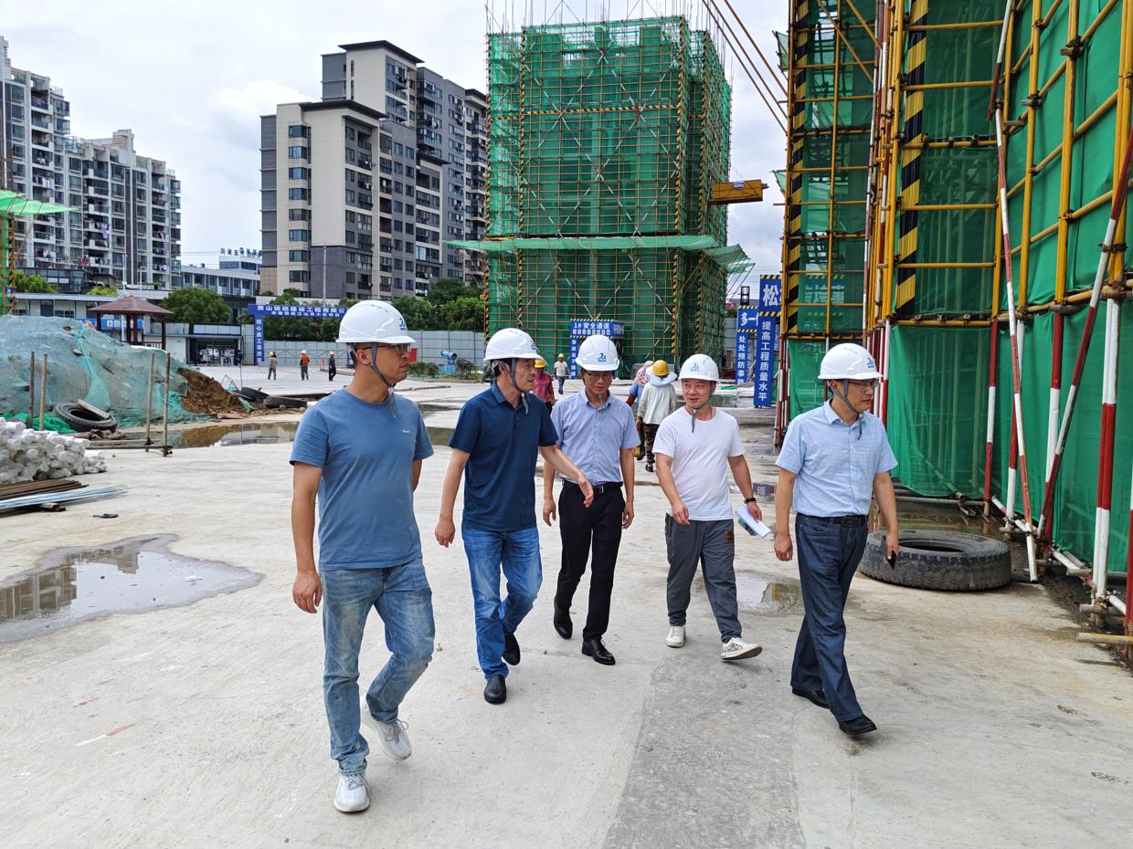 江山月項目臨時黨支部——“黨旗進工地”助推項目“加速跑”